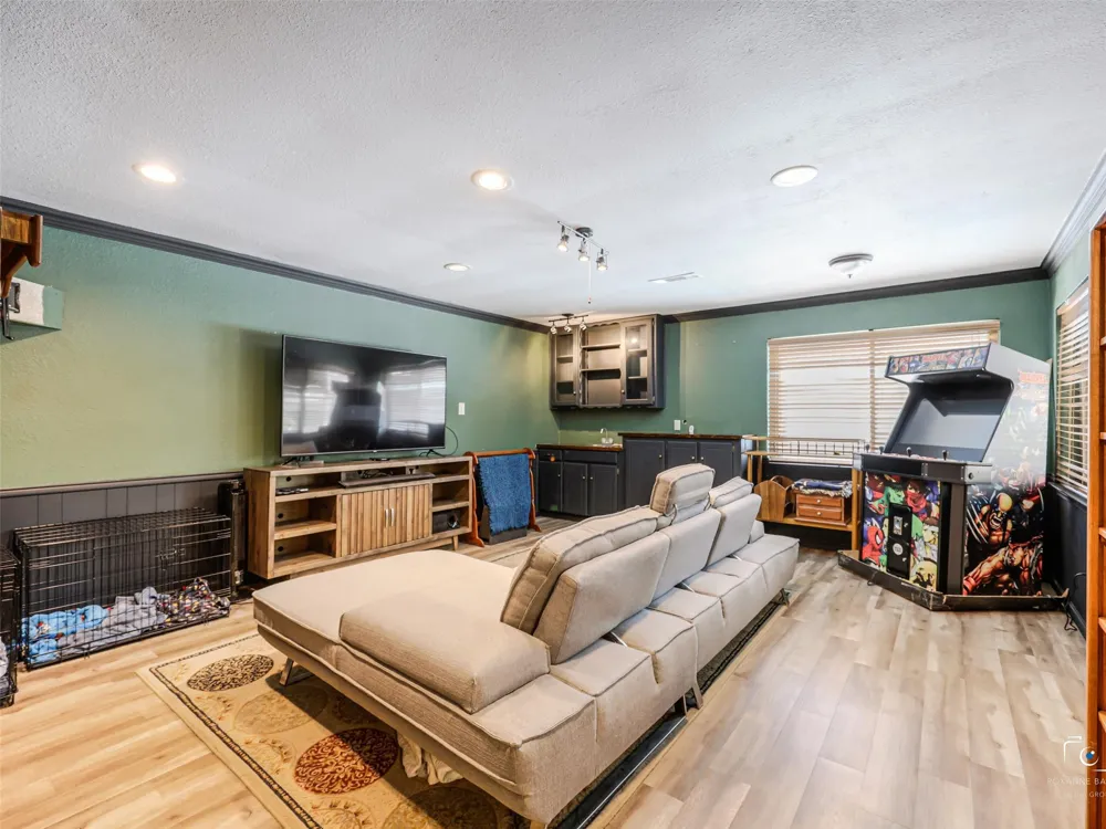 6404 Suncrest Court North Richland Hills, TX 76180