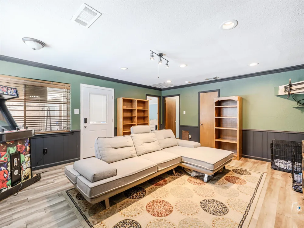 6404 Suncrest Court North Richland Hills, TX 76180
