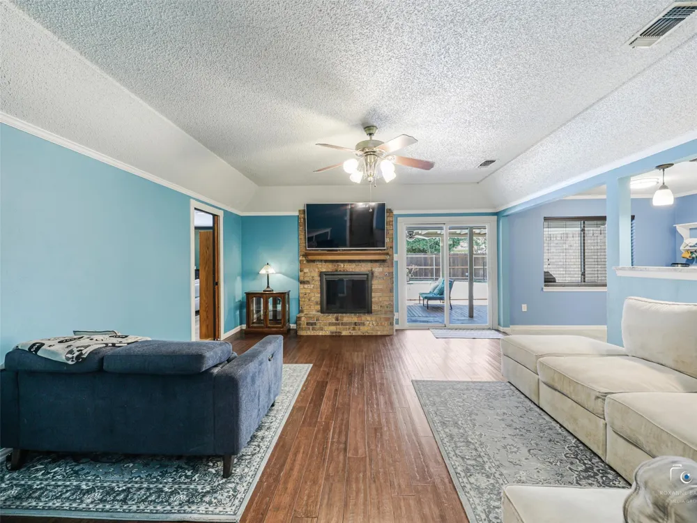 6404 Suncrest Court North Richland Hills, TX 76180
