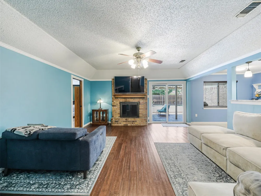 6404 Suncrest Court North Richland Hills, TX 76180