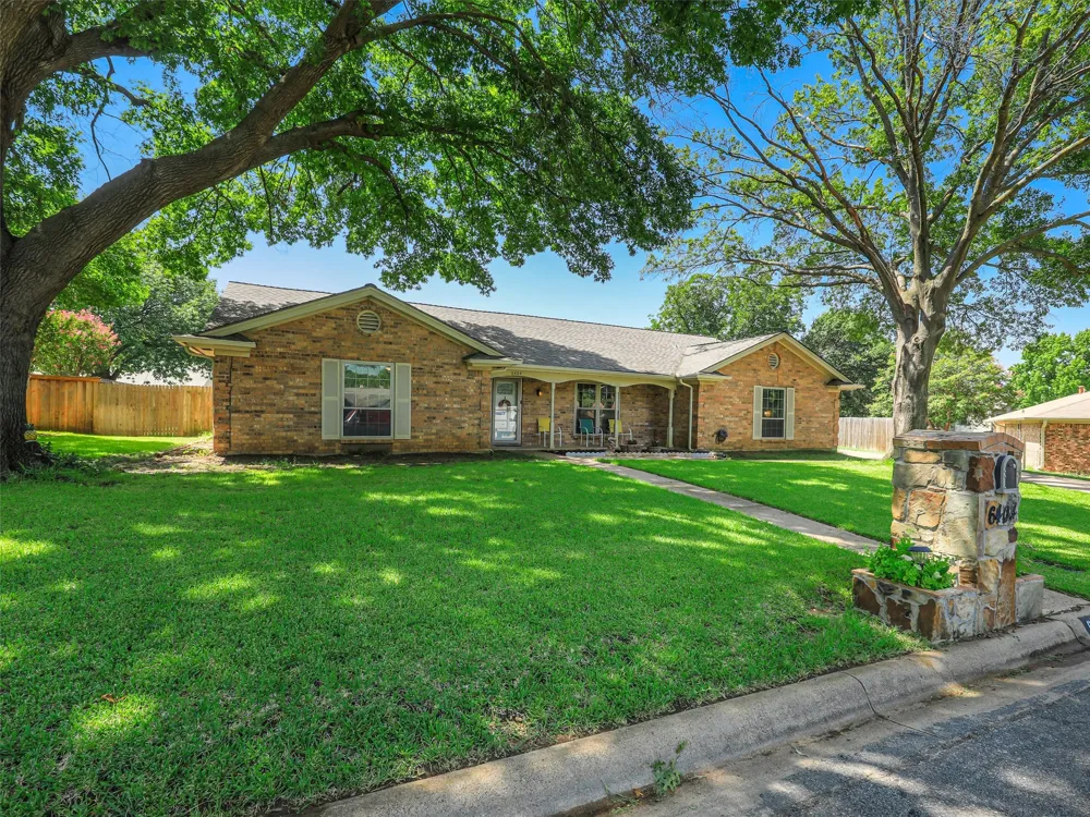 6404 Suncrest Court North Richland Hills, TX 76180