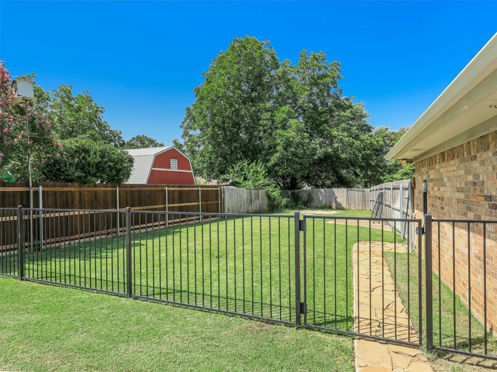 6404 Suncrest Court North Richland Hills, TX 76180