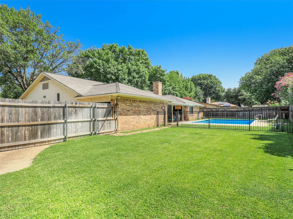 6404 Suncrest Court North Richland Hills, TX 76180