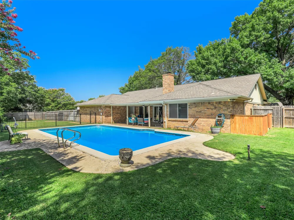 6404 Suncrest Court North Richland Hills, TX 76180