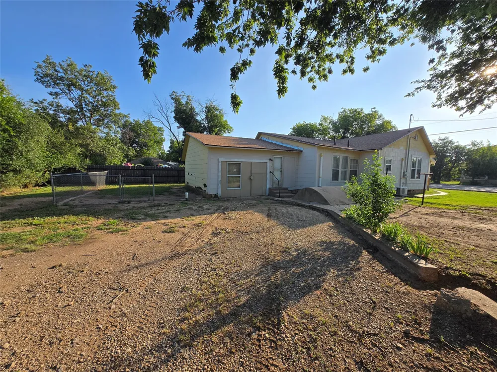 714 S Commercial Avenue Coleman, TX 76834