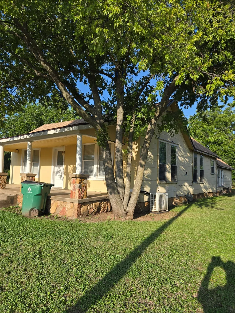 714 S Commercial Avenue Coleman, TX 76834