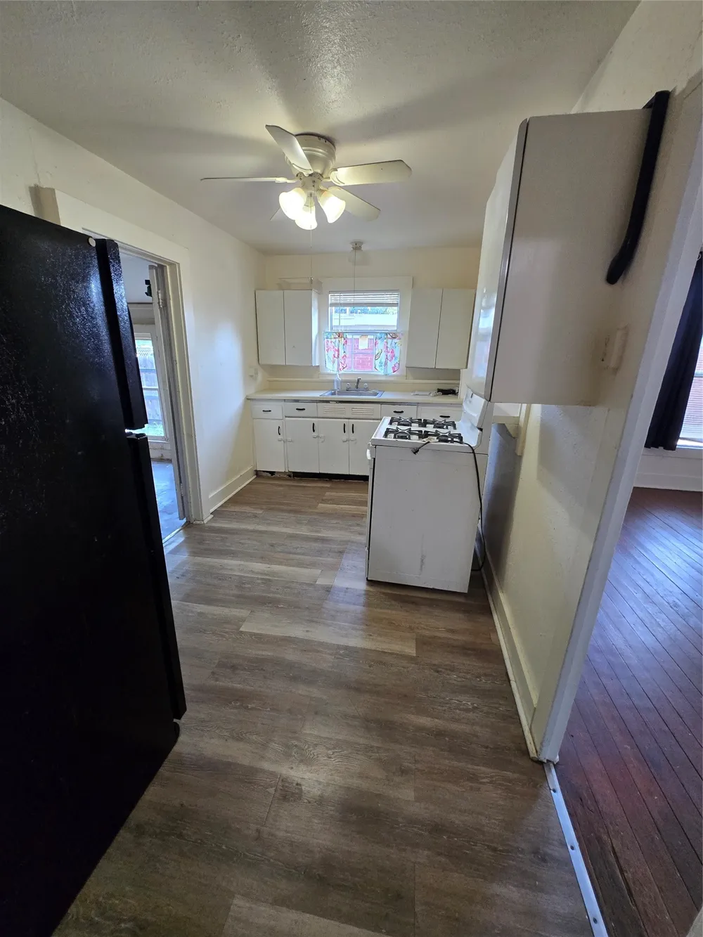 714 S Commercial Avenue Coleman, TX 76834