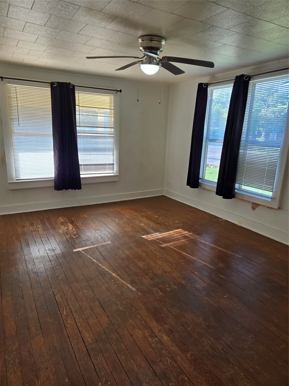 714 S Commercial Avenue Coleman, TX 76834