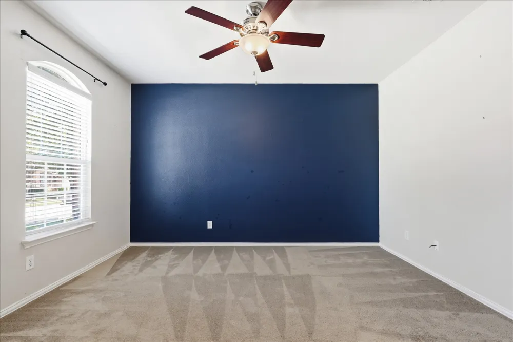 498 Grayson Lane Lake Dallas, TX 75065