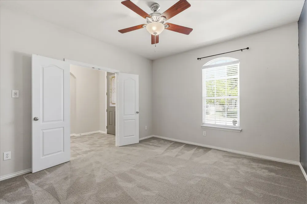 498 Grayson Lane Lake Dallas, TX 75065