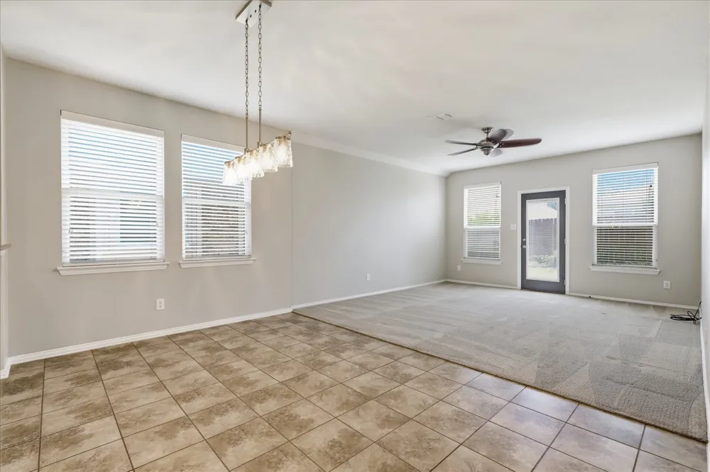 498 Grayson Lane Lake Dallas, TX 75065