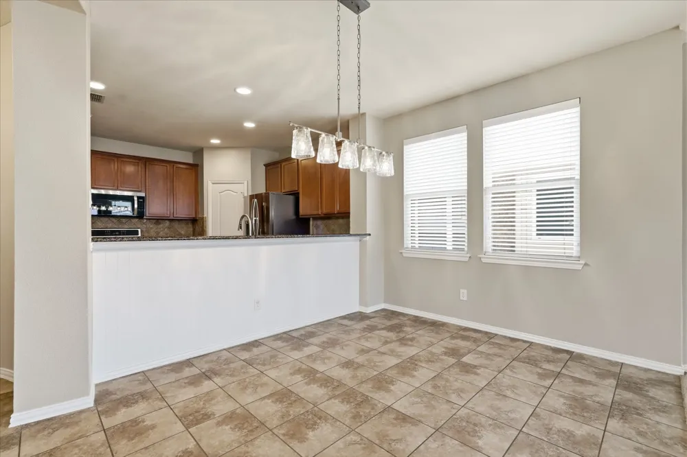 498 Grayson Lane Lake Dallas, TX 75065