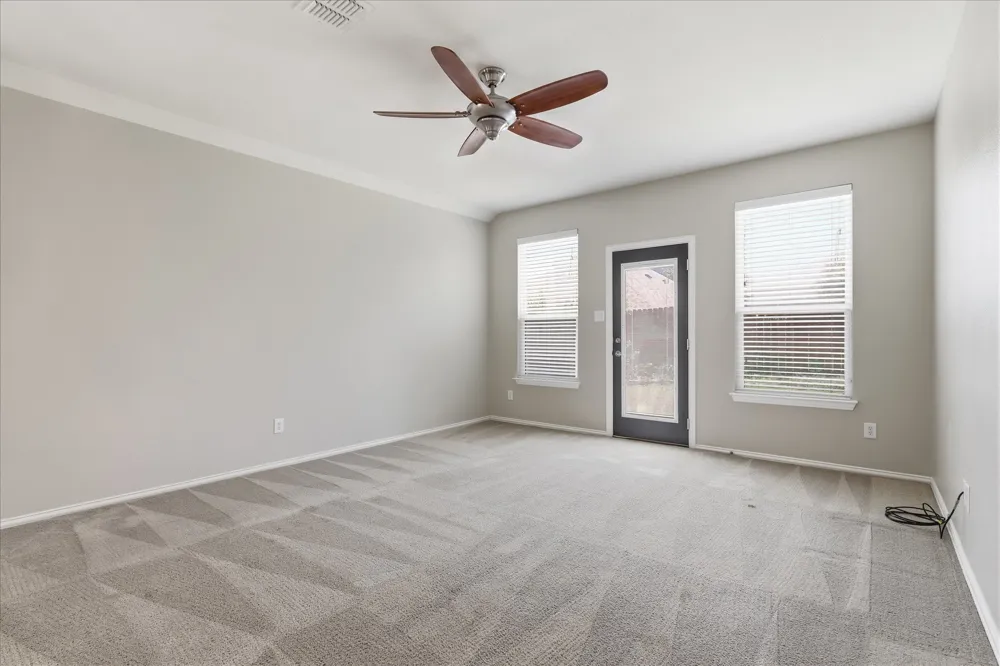498 Grayson Lane Lake Dallas, TX 75065