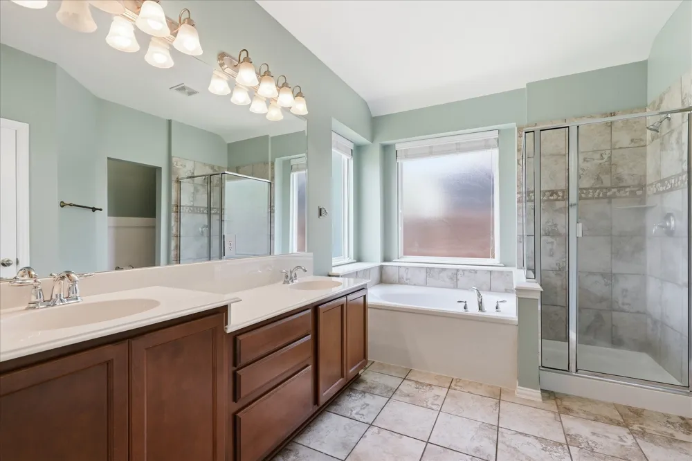 498 Grayson Lane Lake Dallas, TX 75065