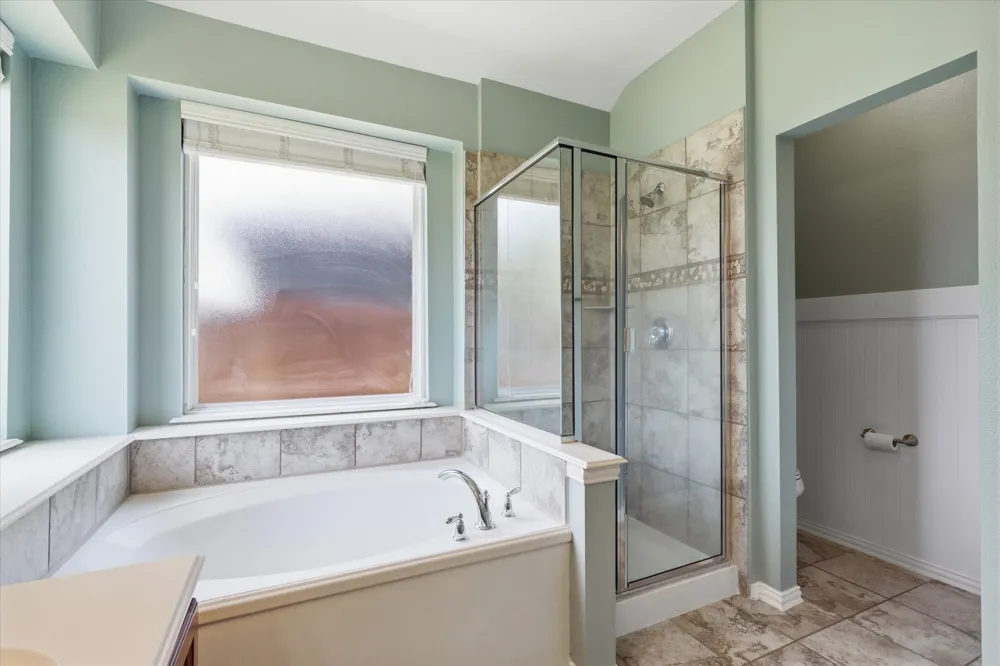 498 Grayson Lane Lake Dallas, TX 75065