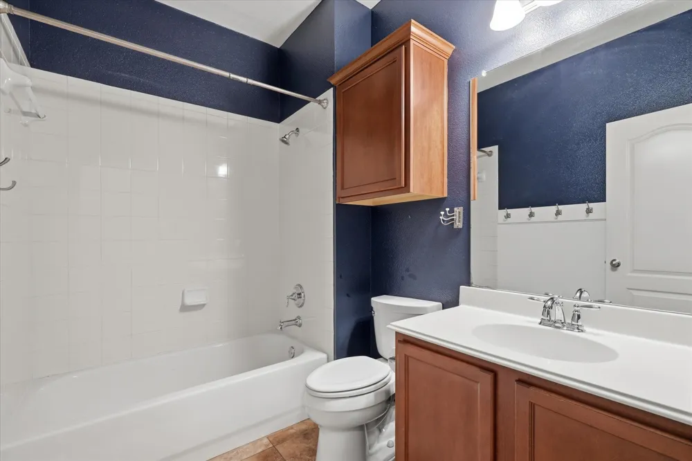 498 Grayson Lane Lake Dallas, TX 75065
