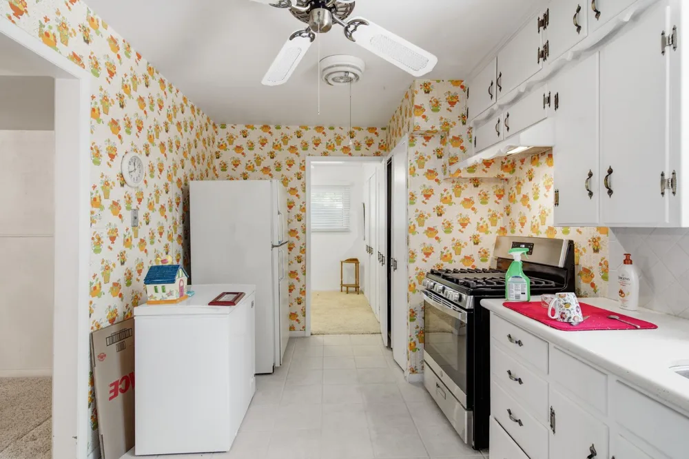 1301 Colonial Court Arlington, TX 76013
