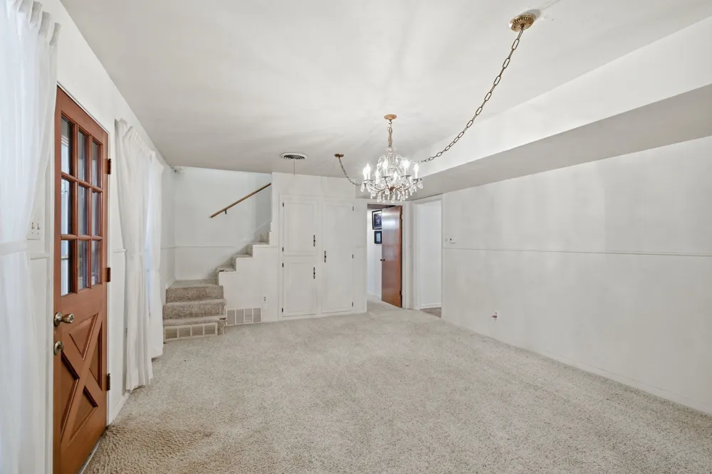1301 Colonial Court Arlington, TX 76013