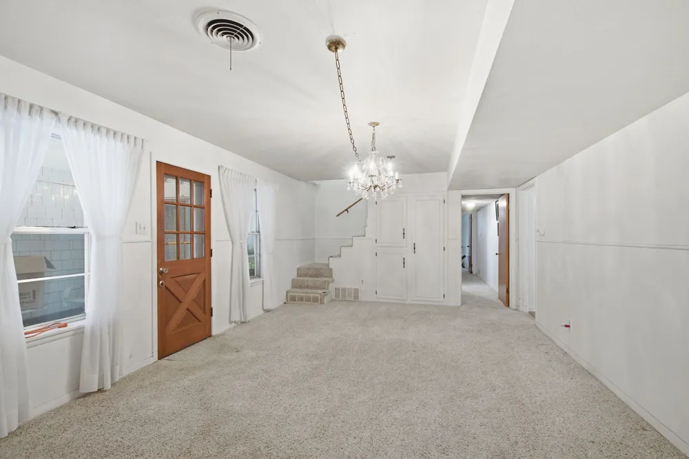 1301 Colonial Court Arlington, TX 76013