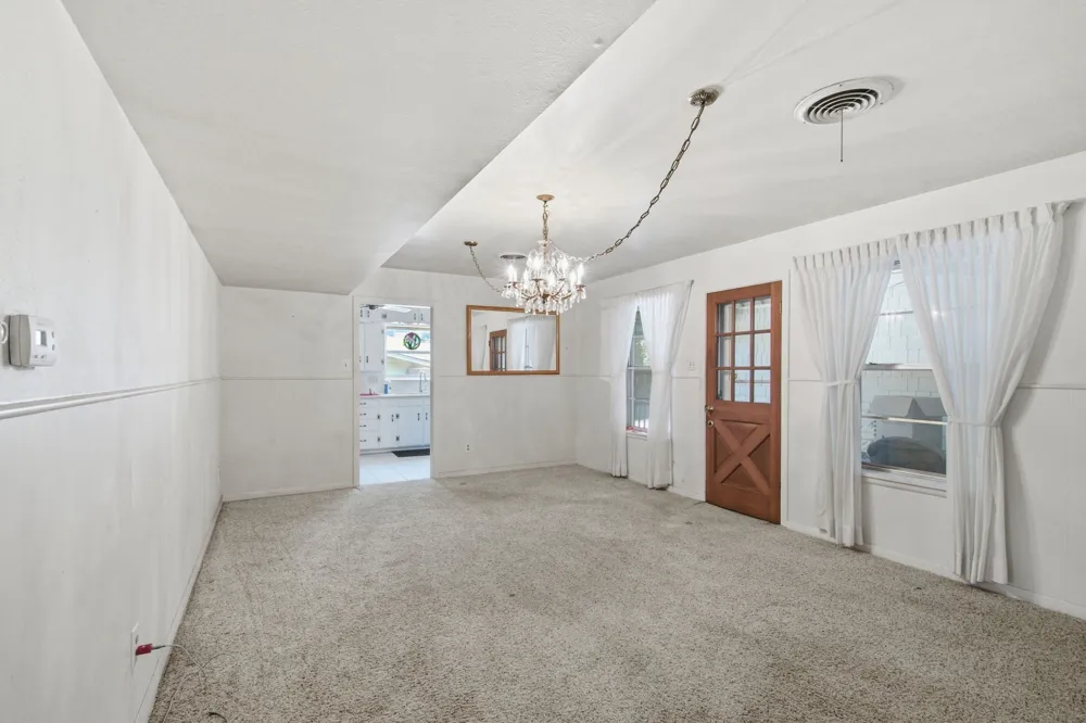 1301 Colonial Court Arlington, TX 76013