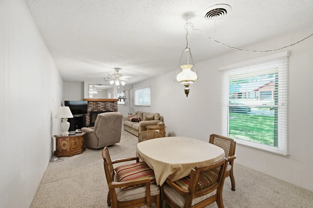 1301 Colonial Court Arlington, TX 76013