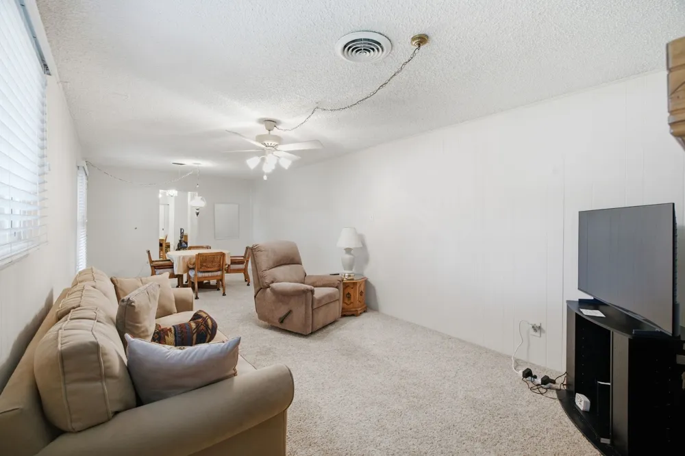 1301 Colonial Court Arlington, TX 76013