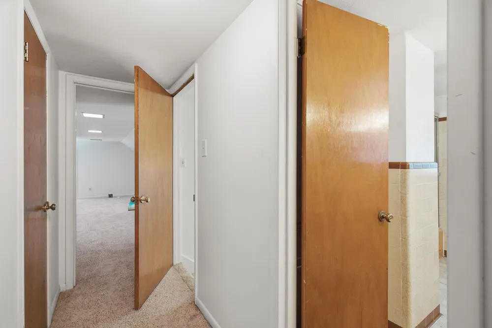 1301 Colonial Court Arlington, TX 76013