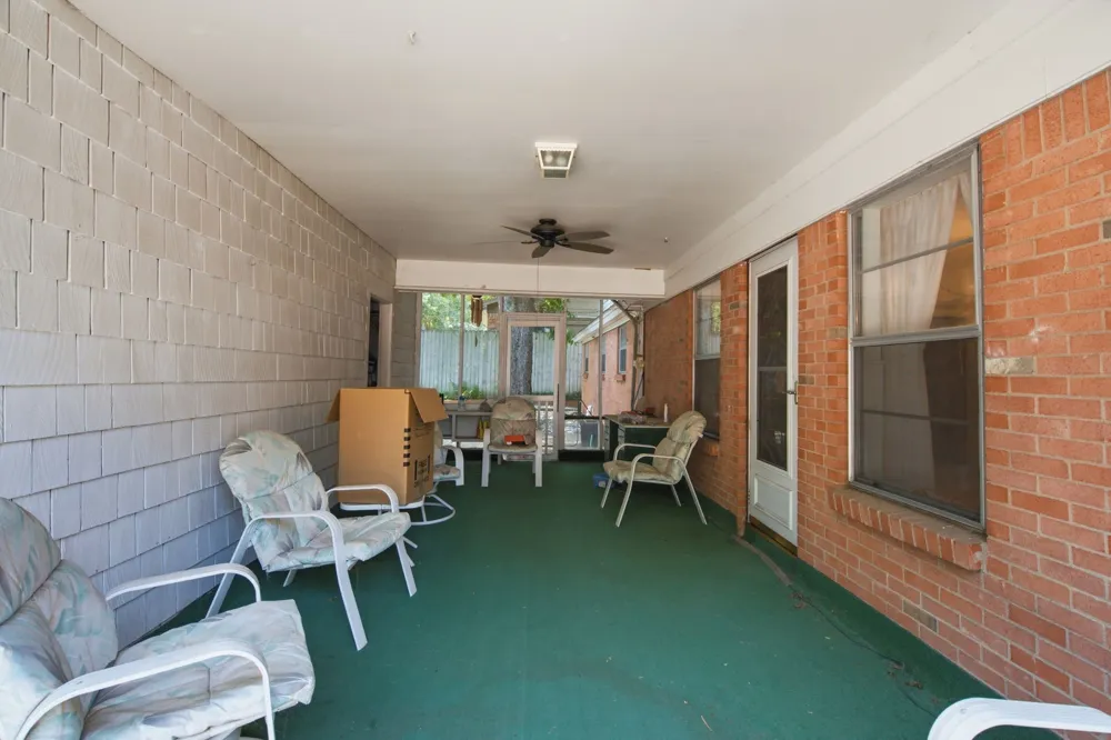 1301 Colonial Court Arlington, TX 76013