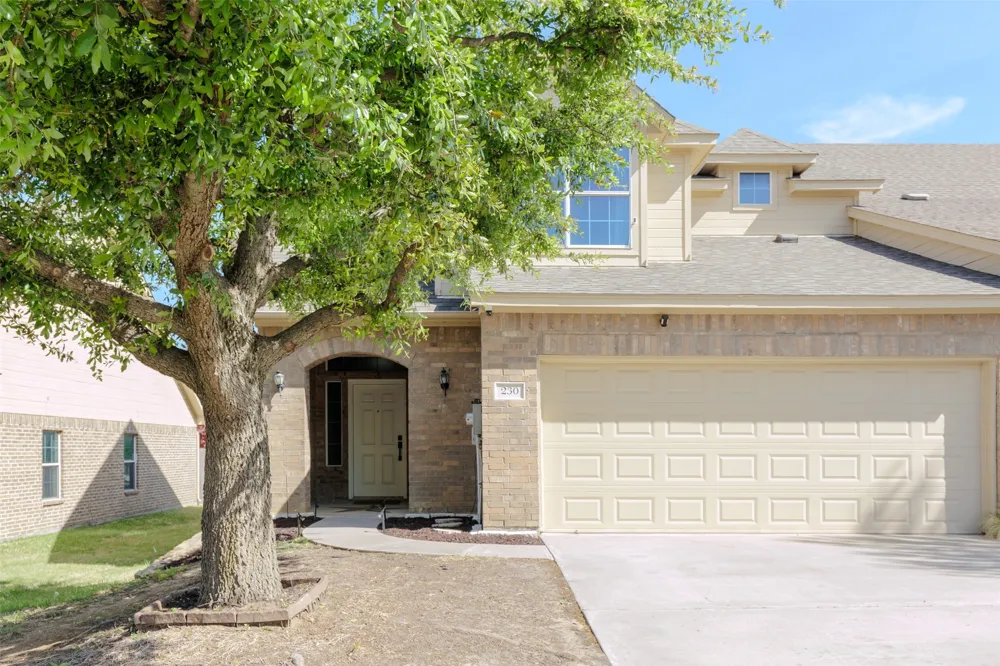 230 Greathouse Village Decatur, TX 76234