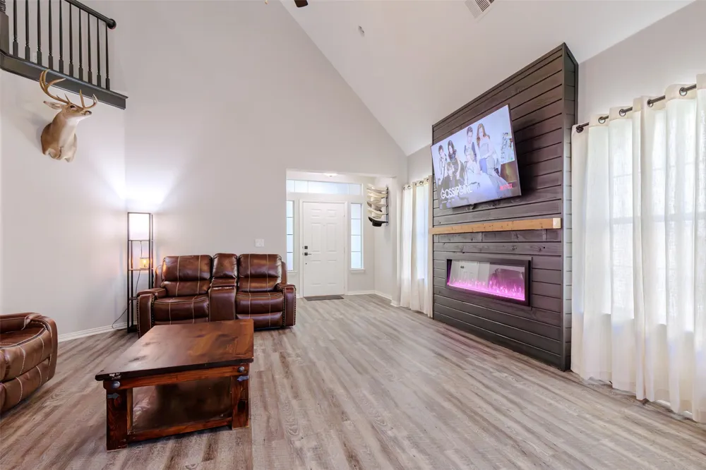 230 Greathouse Village Decatur, TX 76234