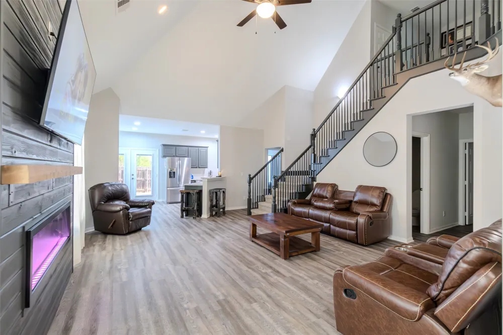 230 Greathouse Village Decatur, TX 76234