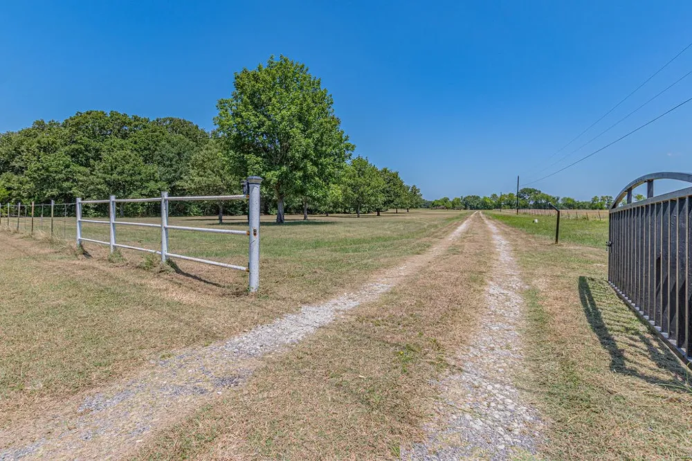 6264 State Highway 276 Point, TX 75472