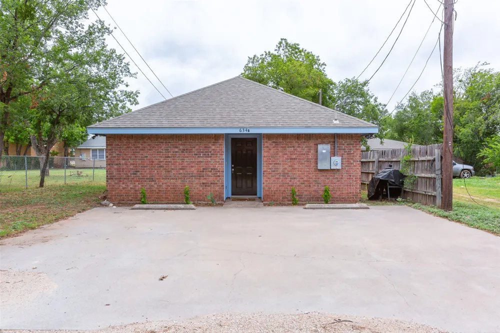 634 E North 16th Street #B Abilene, TX 79601