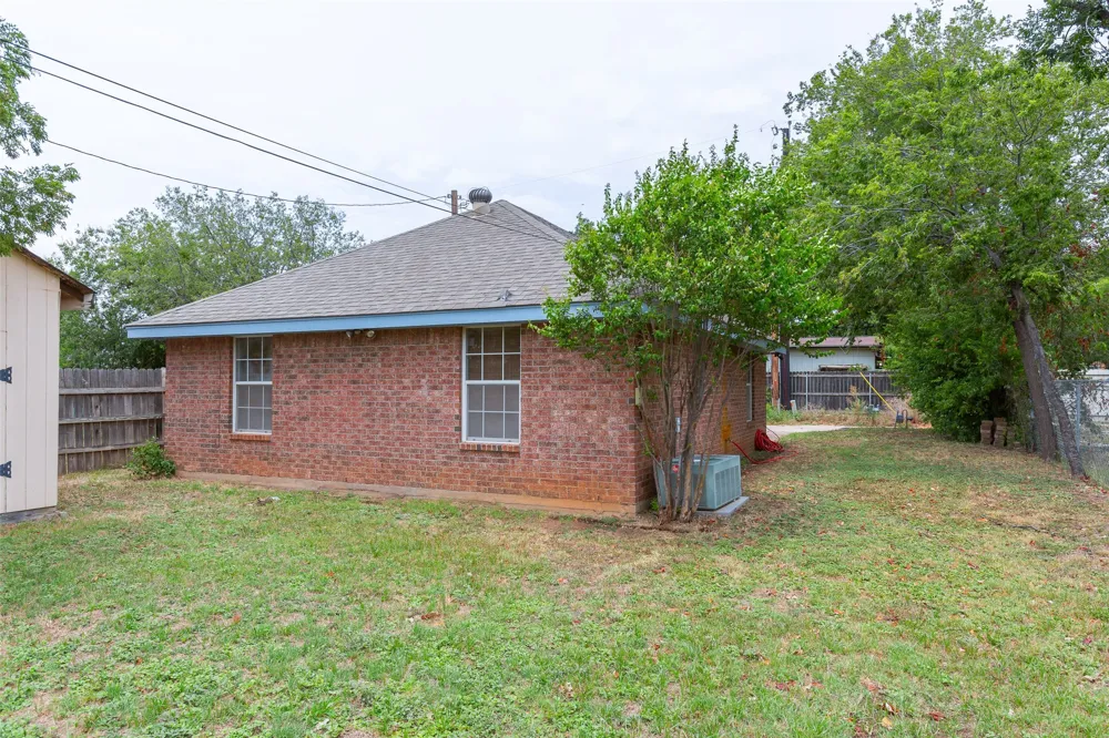 634 E North 16th Street #B Abilene, TX 79601