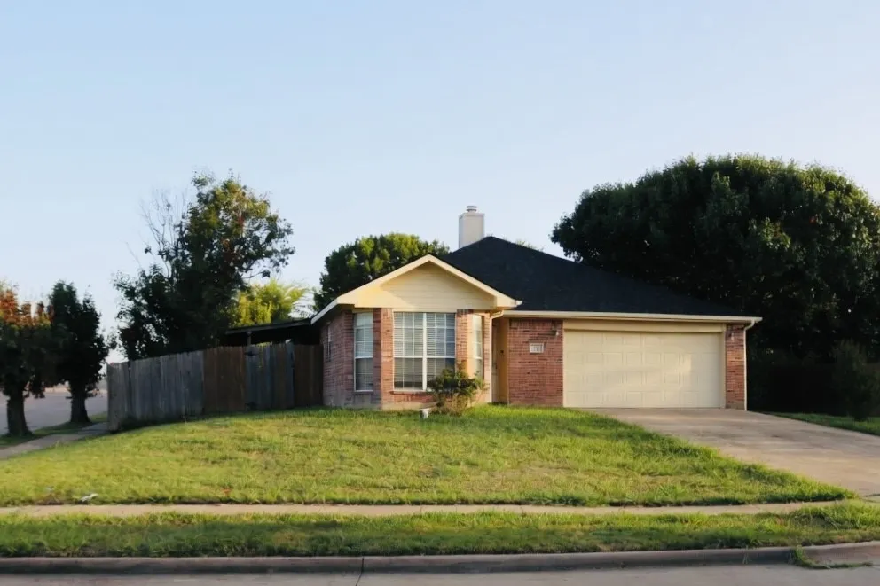 3155 Ponds Edge Trail Grand Prairie, TX 75052