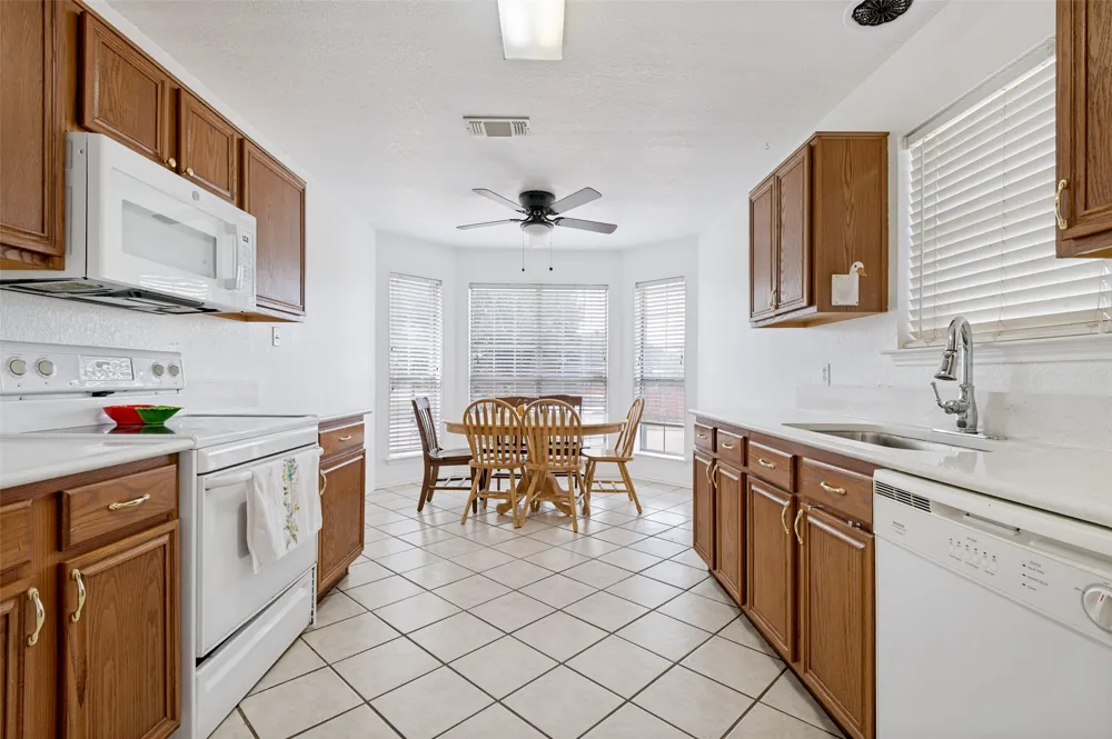 3155 Ponds Edge Trail Grand Prairie, TX 75052