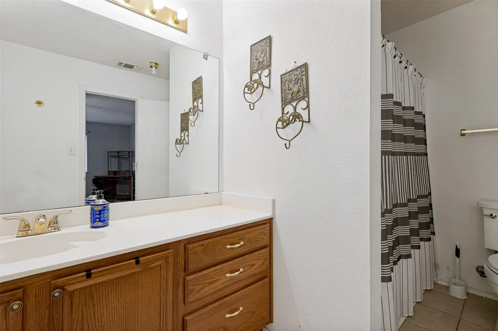 3155 Ponds Edge Trail Grand Prairie, TX 75052