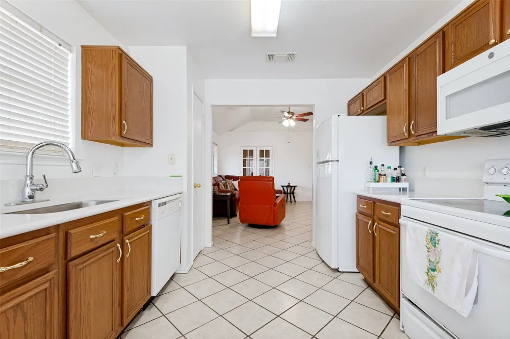 3155 Ponds Edge Trail Grand Prairie, TX 75052