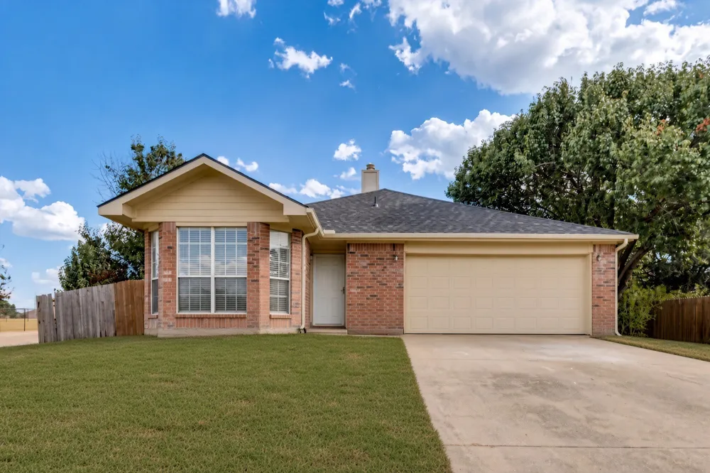 3155 Ponds Edge Trail Grand Prairie, TX 75052