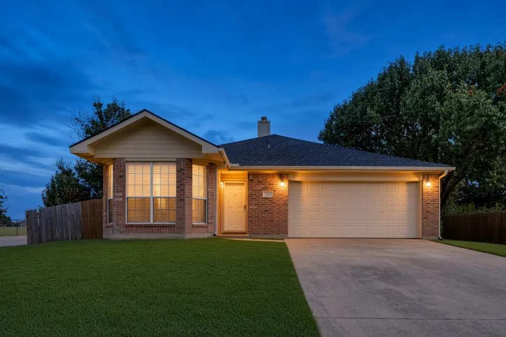 3155 Ponds Edge Trail Grand Prairie, TX 75052