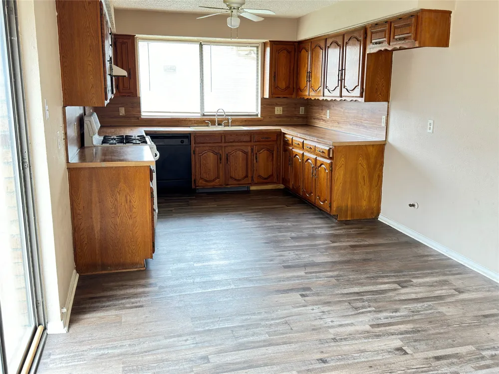 1444 Pinnacle Peak Drive DeSoto, TX 75115
