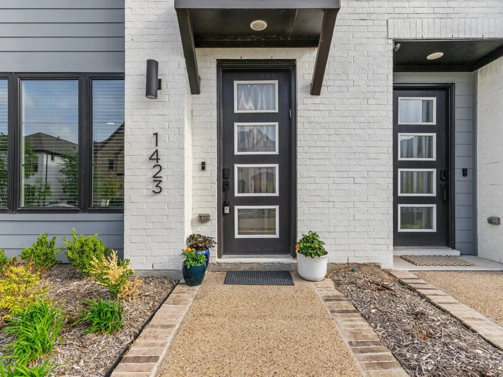 1423 Silver Marten Trail Arlington, TX 76005