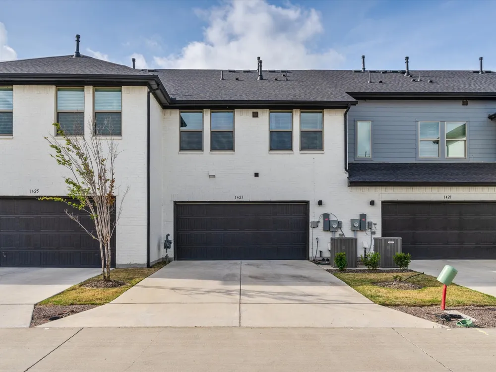 1423 Silver Marten Trail Arlington, TX 76005