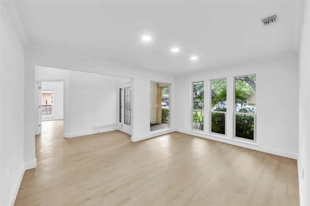 13826 Wooded Creek Court Farmers Branch, TX 75244
