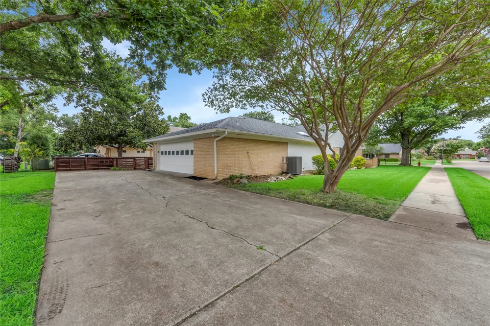 13826 Wooded Creek Court Farmers Branch, TX 75244