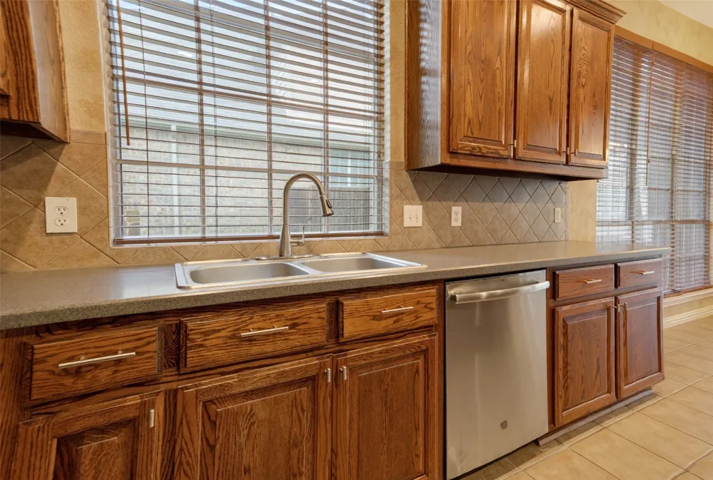 6421 Fieldcrest Lane Sachse, TX 75048