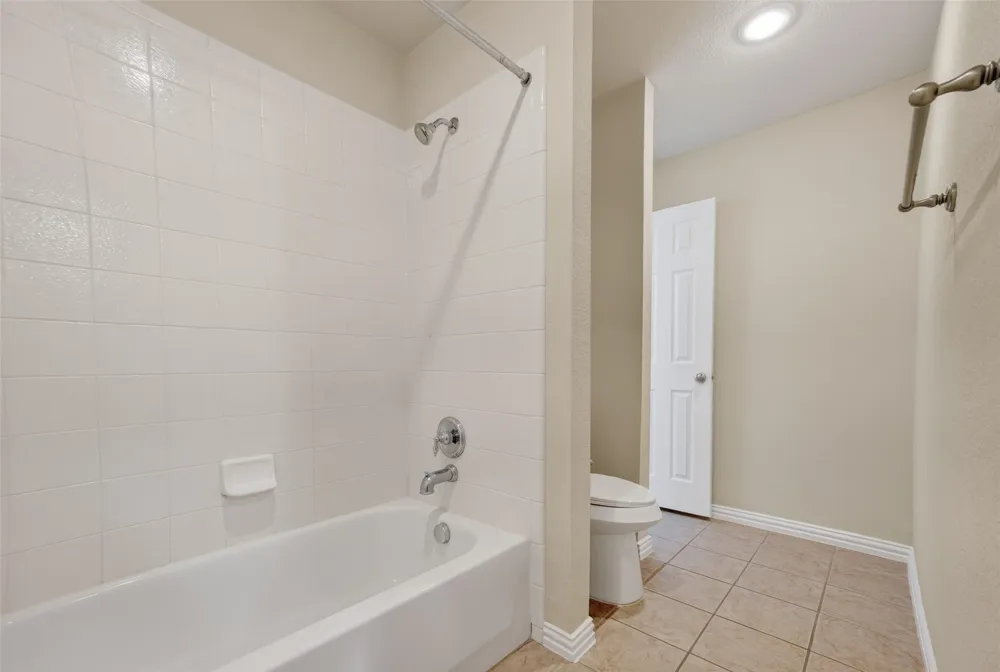 6421 Fieldcrest Lane Sachse, TX 75048