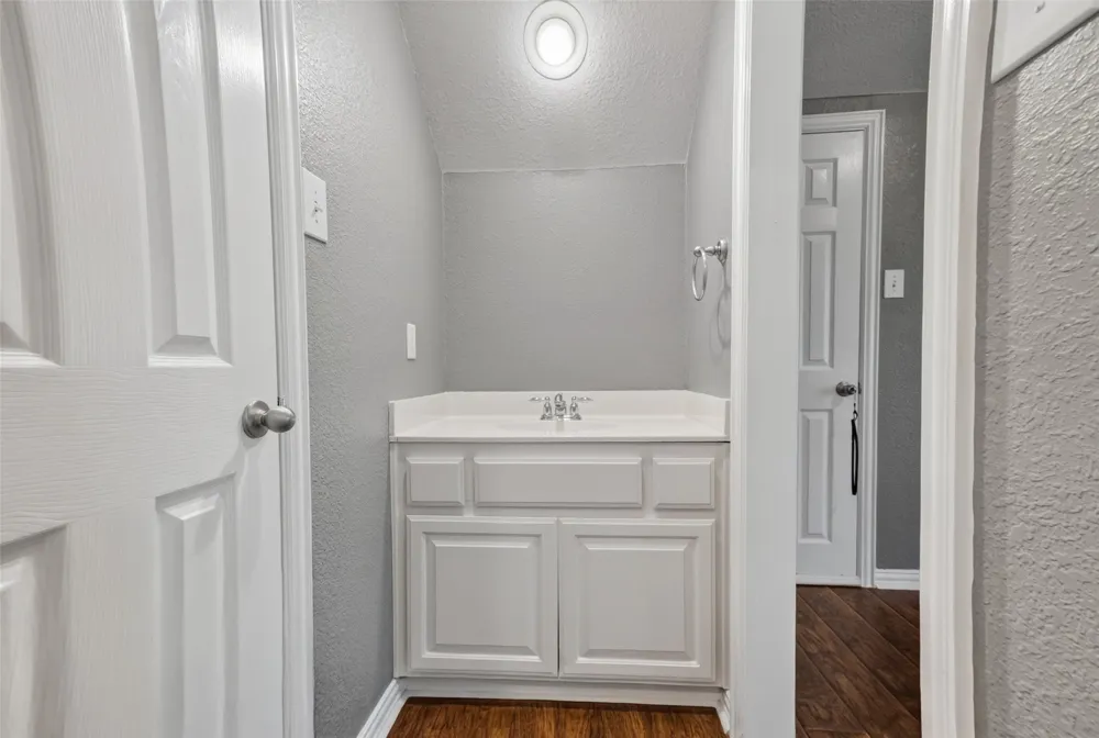 6421 Fieldcrest Lane Sachse, TX 75048