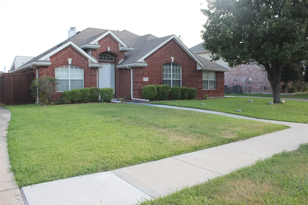 114 Briar Oak Drive Murphy, TX 75094