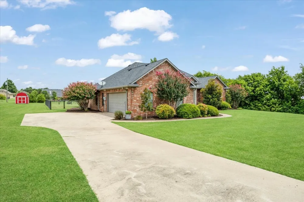 146 Derby Drive Van Alstyne, TX 75495